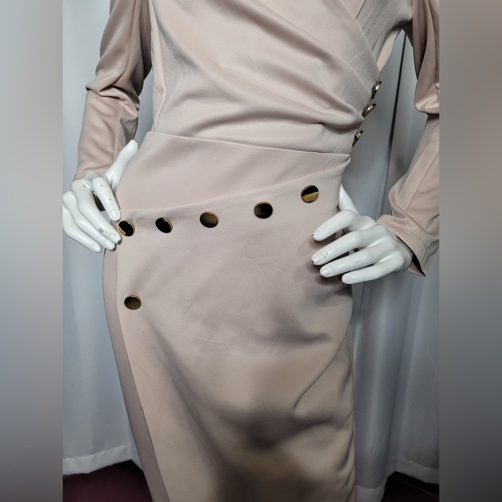 NWT Bodycon button design dress - Picture 7 of 8